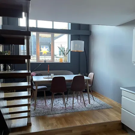 Modern In The Middle Of Center דירה *